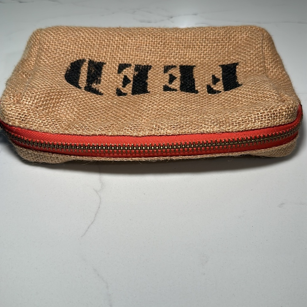 Feed Burlap Cosmetic Bag. Excellent Condition. Zip Closure with Tassel. - Picture 4 of 5